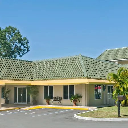 Days Inn By Wyndham Port Charlotte Town Center